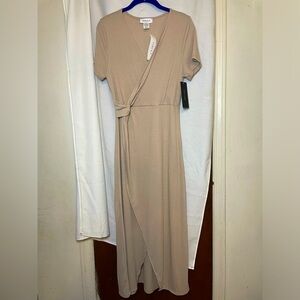 NWT Gilli Oatmeal Light Tan Tie Waist Long Ribbed Maxi VNeck Wrap Dress Size L